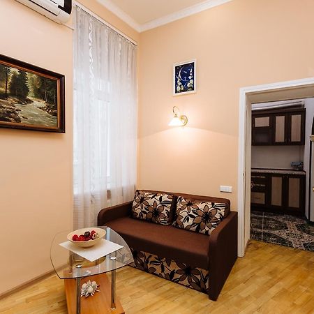 Apartments On Teatralna 26 Lviv Eksteriør billede